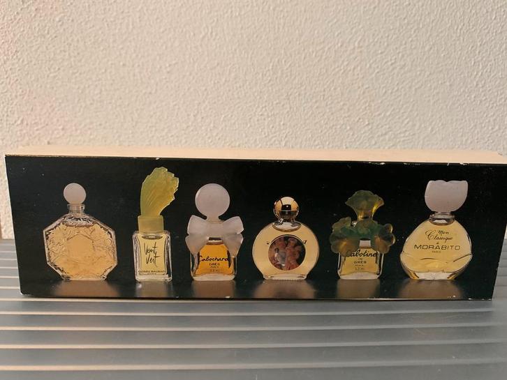 Parfum miniaturen set oudjes, Verzamelen, Parfumverzamelingen, Gebruikt, Miniatuur, Ophalen of Verzenden