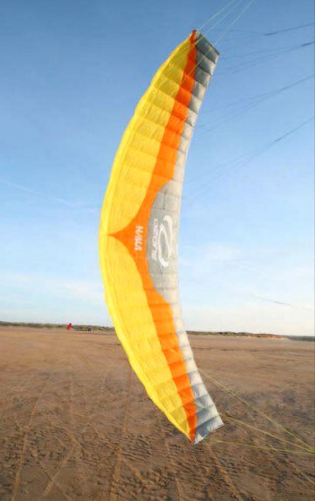 Ozone Haka 7m Kite - Klassieker met toebehoren, Watersport en Boten, Kitesurfen, Gebruikt, Kite, 7 m², Geen board, Ophalen of Verzenden