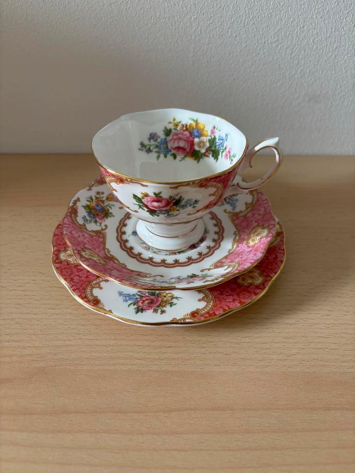 Royal Albert Lady Carlyle Kop, Schotel&bordje, Antiek en Kunst, Antiek | Servies los, Ophalen of Verzenden