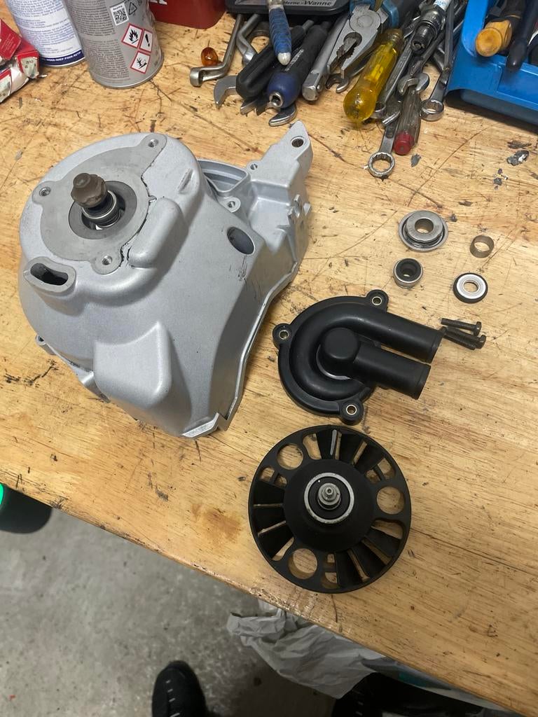 Piaggio gilera Vliegwiel deksel waterpomp deksel, Motoren, Tuning en Styling, Ophalen of Verzenden