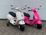 Vespa GTS Super 12v scooter roze Leer / MP3 / AUX verlich., Kinderen en Baby's, Speelgoed | Buiten | Accuvoertuigen, Ophalen of Verzenden