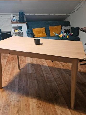 Houten Eettafel met Lade beschikbaar voor biedingen