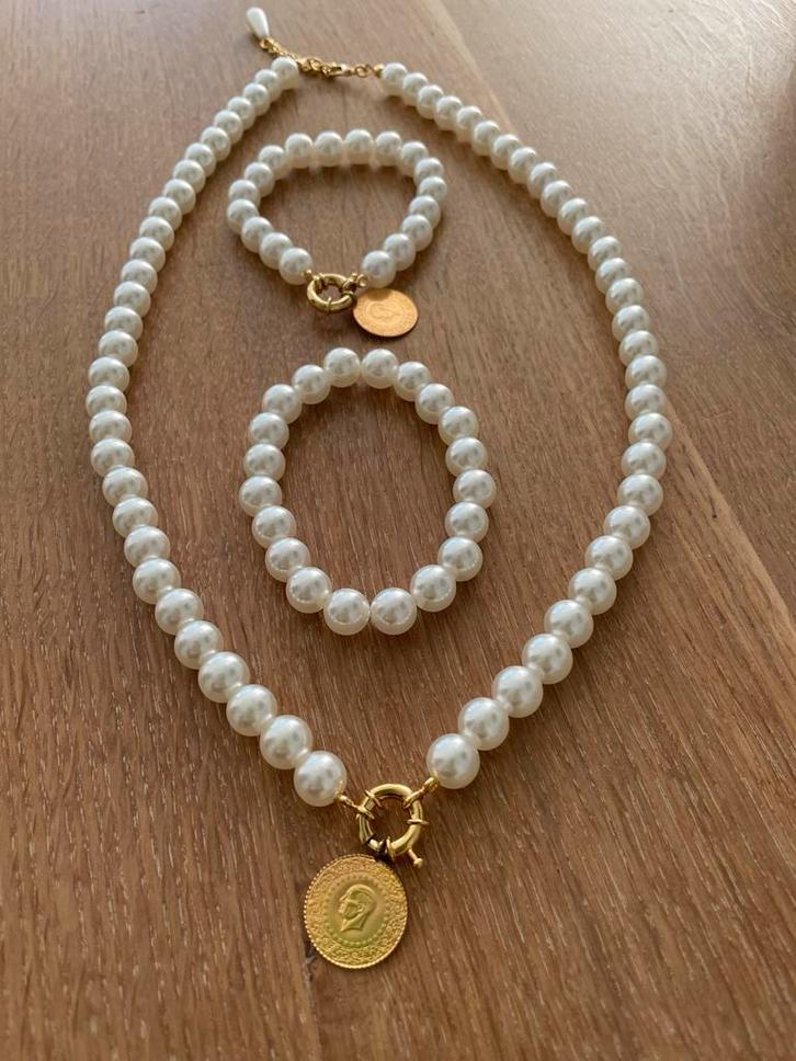 Parelsieradenset met gouden accenten, Sieraden, Tassen en Uiterlijk, Kettingen, Zo goed als nieuw, Overige materialen, Wit, Met hanger