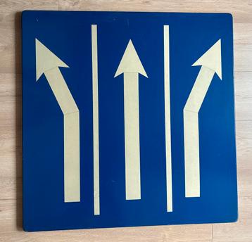 Uniek groot verkeersbord voorsorteervakken 80x80 cm beschikbaar voor biedingen