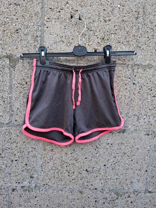 Korte broek hema 134/140 GRATIS, Kinderen en Baby's, Kinderkleding | Maat 134, Zo goed als nieuw, Jongen, Broek, Ophalen of Verzenden