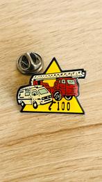Brandweer / ambulance pin, Verzamelen, Speldjes, Pins en Buttons, Ophalen of Verzenden, Zo goed als nieuw