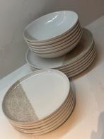 Krustistel borden Ikea 18st., Huis en Inrichting, Keuken | Servies, Ophalen