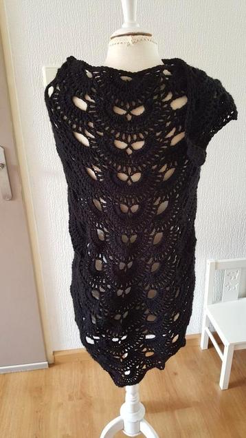 Handgemaakte , gehaakte omslagdoek . beschikbaar voor biedingen