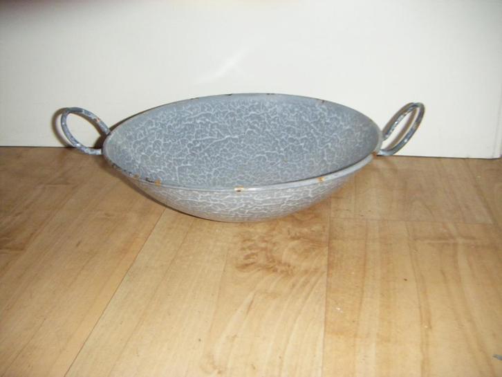 Oude emaille wok,grijs gewolkt,goed bruikbaar,roerbakpan, Antiek en Kunst, Antiek | Keukenbenodigdheden, Ophalen of Verzenden