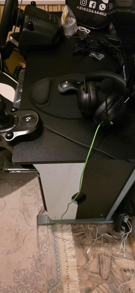 De computerset is te koop; het bureau geef ik cadeau., Computers en Software, Videokaarten, Zo goed als nieuw, AMD, PCI-Express 4.0