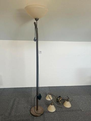 Staande lamp en hanglamp te koop aangeboden.  beschikbaar voor biedingen