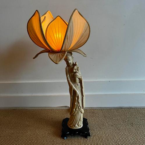 SALE GuanYin Chinese Lamp met Lotus kap vintage, Antiek en Kunst, Antiek | Lampen, Ophalen