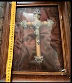 Crucifixen achter glas …,antieke exemplaren , op aanvraag, Antiek en Kunst, Antiek | Religie, Ophalen of Verzenden
