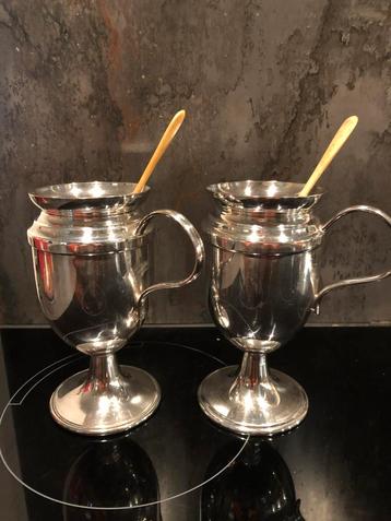 2 Verzilverde Kaviaarbekers met Lepeltjes beschikbaar voor biedingen