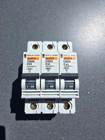 3x Installatieautomaat C60N 63A C 1P beschikbaar voor biedingen
