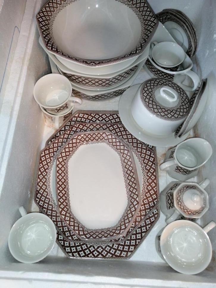 Staffordshire Wicker Ironstone J. & G Meakin servies 2x deks, Antiek en Kunst, Antiek | Servies los, Ophalen of Verzenden