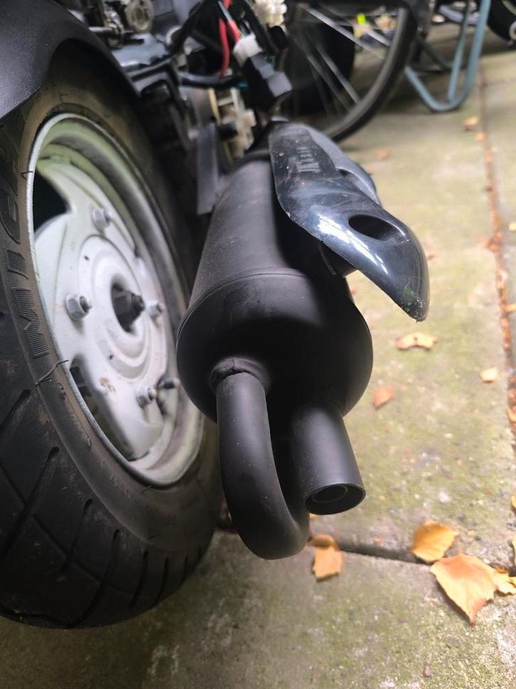 uitlaat Sym mio 2009, Fietsen en Brommers, Scooters | Overige merken, Zo goed als nieuw, Benzine, Ophalen