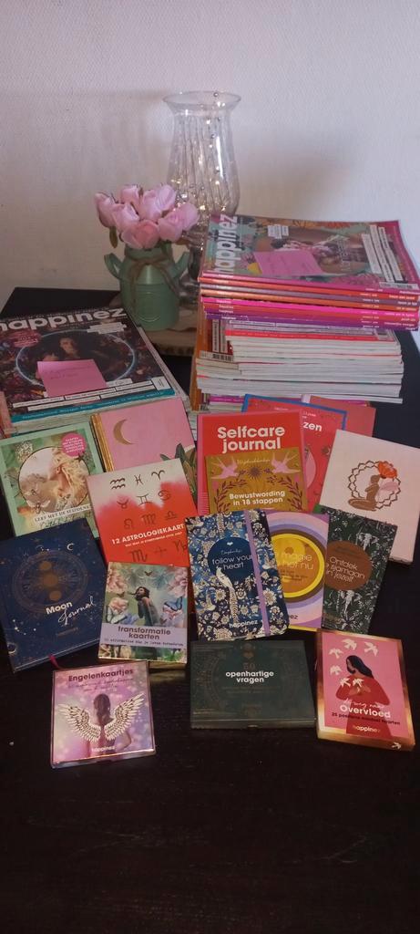 Te Koop 5 Jaargangen Happinez Magazine incl.kadootjes, Boeken, Tijdschriften en Kranten, Ophalen