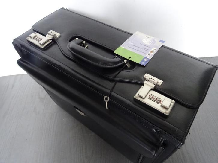 KOFFER ( PILOTE CASE) NOOIT GEBRUIKT (LEES DE ADV. TEKST), Sieraden, Tassen en Uiterlijk, Koffers, Zo goed als nieuw, Overige materialen