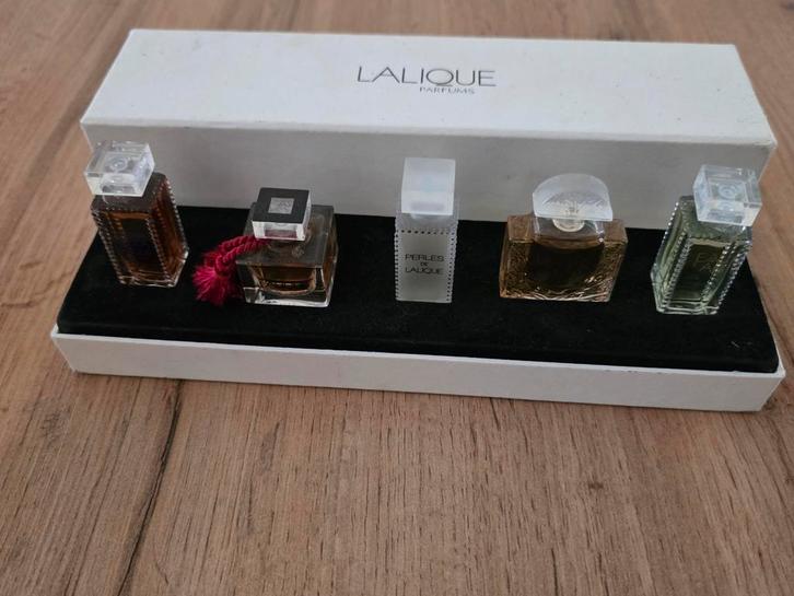 Lalique Parfum Miniaturen Set, Verzamelen, Parfumverzamelingen, Miniatuur, Gevuld, Ophalen of Verzenden