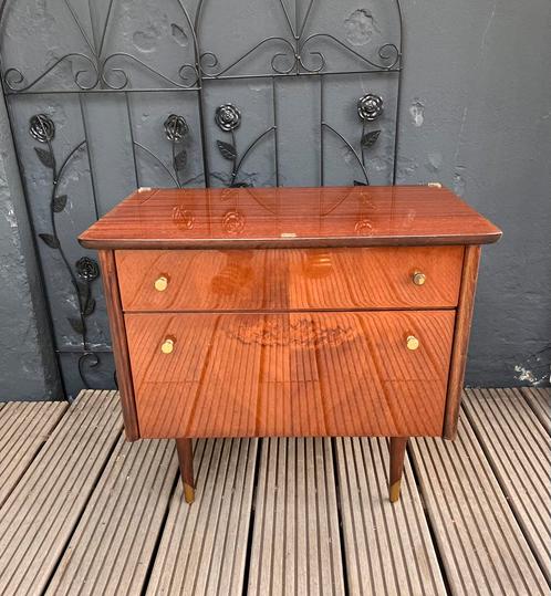 Prachtig vintage nachtkastje, Huis en Inrichting, Slaapkamer | Nachtkastjes, Zo goed als nieuw, Minder dan 55 cm, 45 tot 65 cm