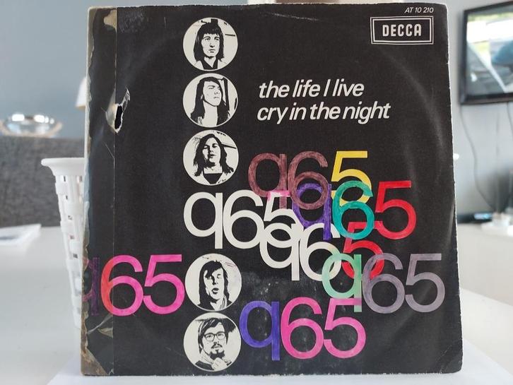 7" Single Q '65 - The Life I Live / Cry In The Night, Cd's en Dvd's, Vinyl Singles, Gebruikt, Single, Pop, 7 inch, Verzenden