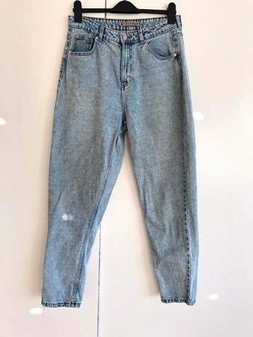 Lichtblauw Jeans beschikbaar voor biedingen
