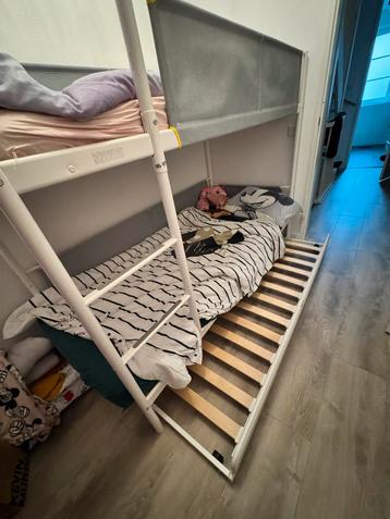 Stapelbed met extra onderschuif bed beschikbaar voor biedingen