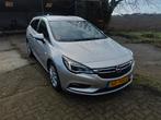 Nette Opel Astra 1.4 Turbo 110KW Sports Tourer AT 2017 Grijs, Auto's, Stof, Zwart, Origineel Nederlands, Stationwagon