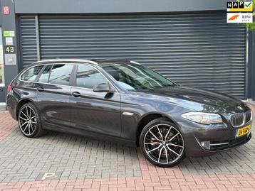 BMW 5-serie Touring 520i High Executive Aut | Pdc | Clima |  beschikbaar voor biedingen