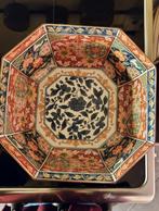Japanse porseleinen schaal met decoratief motief, Ophalen of Verzenden