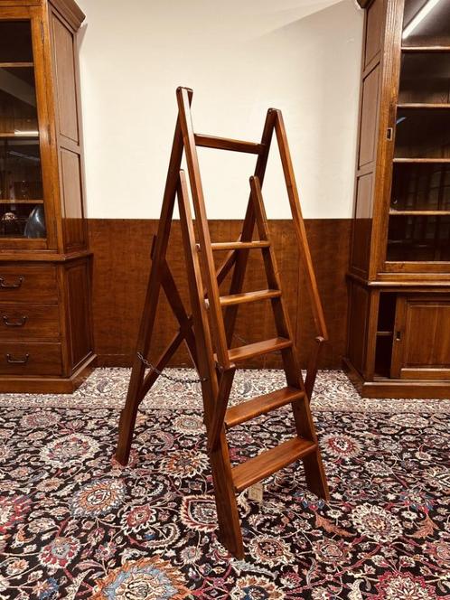 Klassiek Engelse Bibliotheektrap Trap, Antiek en Kunst, Antiek | Kantoor en Zakelijk, Ophalen