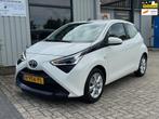 Toyota Aygo 1.0 VVT-i x-play|CARPLAY|CAMERA|LED|LM|NAP|RIJKL, Auto's, Voorwielaandrijving, Stof, Gebruikt, Euro 6