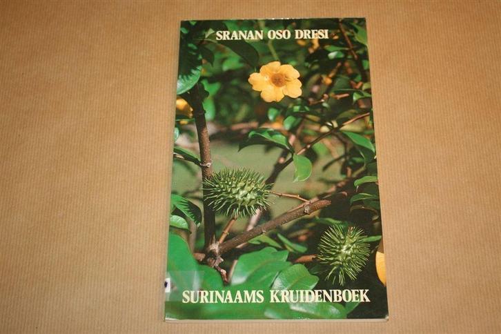 Surinaams Kruidenboek - Sranan Oso Dresi, Boeken, Gezondheid, Dieet en Voeding, Gelezen, Ophalen of Verzenden