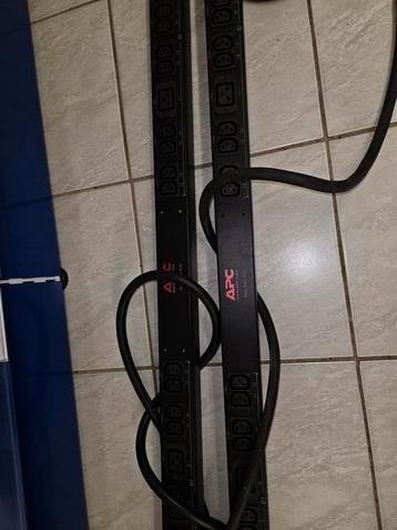 2 stuks basis rack pdu van APC beschikbaar voor biedingen