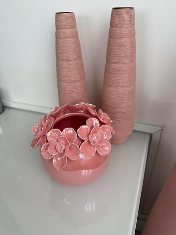 Set van 3 roze decoratieve vazen beschikbaar voor biedingen