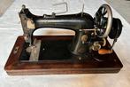 Antieke Vesta hand-naaimachine in kist, Antiek en Kunst, Antiek | Naaimachines, Ophalen of Verzenden