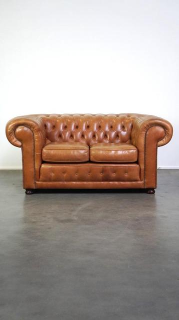 Lichtbruine/crème Engelse rundleren Chesterfield 2-zits bank beschikbaar voor biedingen