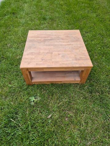 Salontafel vierkant  beschikbaar voor biedingen