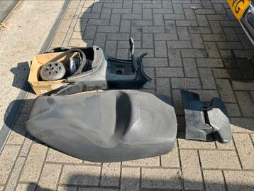 Piaggio mp3 zadel leuning koppeling en vario beschikbaar voor biedingen