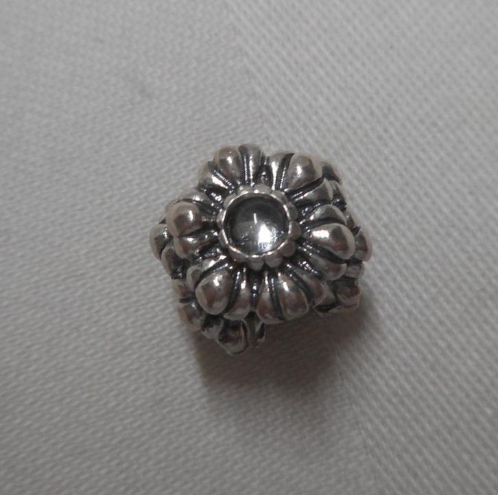 Zilveren Pandora bloem bedel met geboorte steen nr.1328, Sieraden, Tassen en Uiterlijk, Bedels, Zo goed als nieuw, Pandora, Zilver