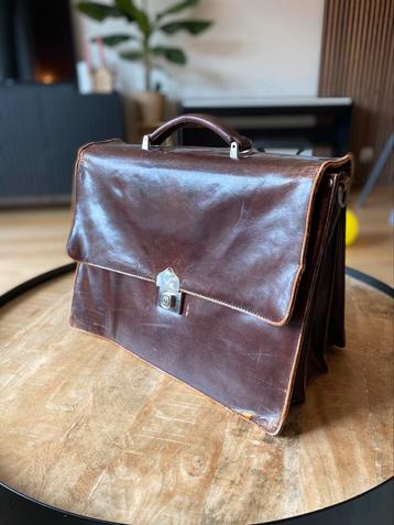 Vintage leren tas beschikbaar voor biedingen