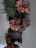 Roest kleurige bolvaas met herfstboeket., Huis en Inrichting, Ophalen of Verzenden, Zo goed als nieuw