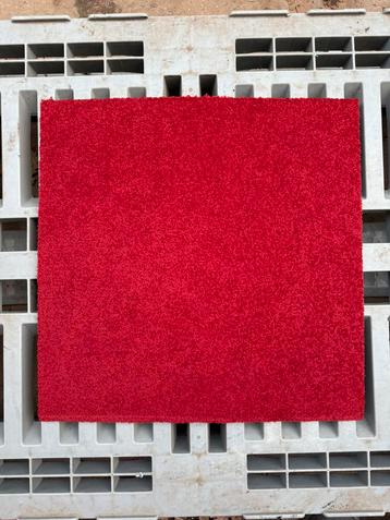 Tapijttegels Desso - rood/bordeaux - 50x50- 35 m2 beschikbaar voor biedingen