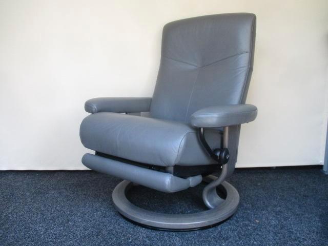 NIEUWSTAAT Stressless Atlantic Power grijs leder medium, Huis en Inrichting, Fauteuils, Zo goed als nieuw, Hout, Leer, Metaal