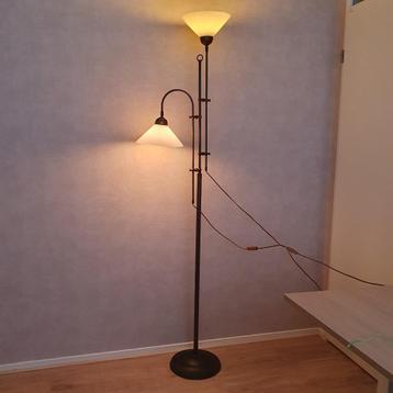 Vintage - Vloerlamp - Dubbele Lamp - Berliner - Opaline Glas beschikbaar voor biedingen