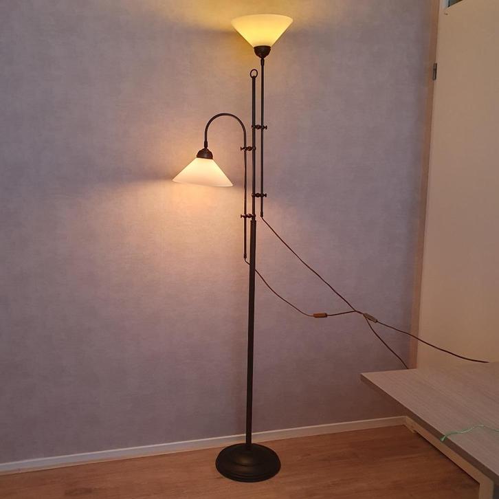 Vintage - Vloerlamp - Dubbele Lamp - Berliner - Opaline Glas, Huis en Inrichting, Lampen | Vloerlampen, Gebruikt, 150 tot 200 cm