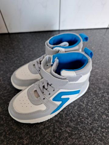 Nieuwe sneakers maat 27 beschikbaar voor biedingen