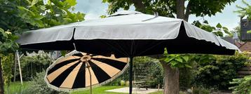 Grote parasol antraciet beschikbaar voor biedingen