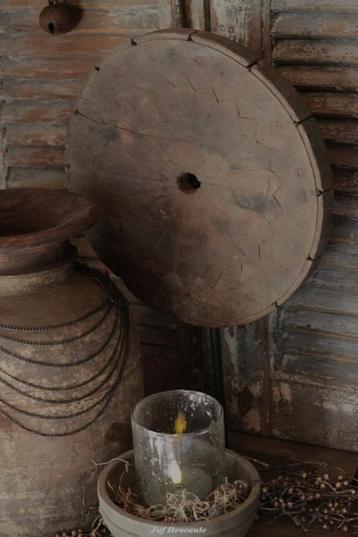 Houten ornament op standaard nr. 5 spinnewiel beschikbaar voor biedingen